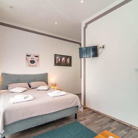 Giovanna Boutique Rooms & Pool PUY Eksteriør bilde