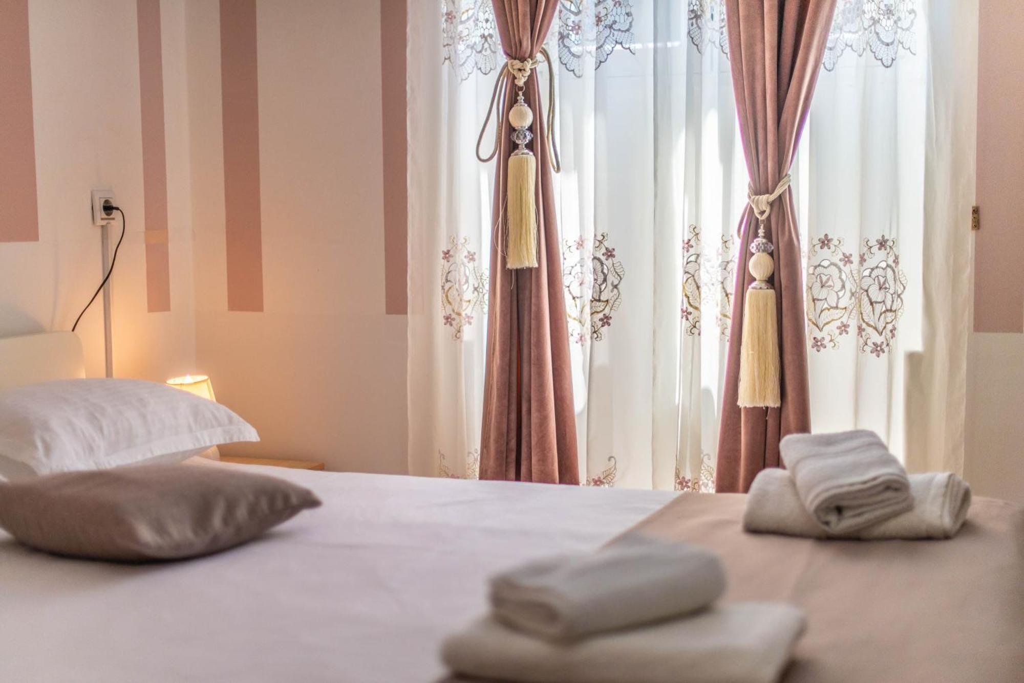 Giovanna Boutique Rooms & Pool PUY Eksteriør bilde