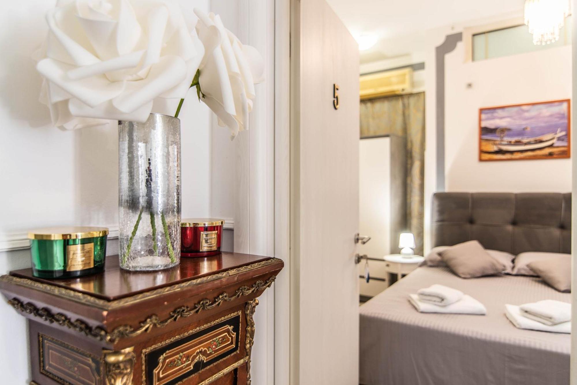 Giovanna Boutique Rooms & Pool PUY Eksteriør bilde