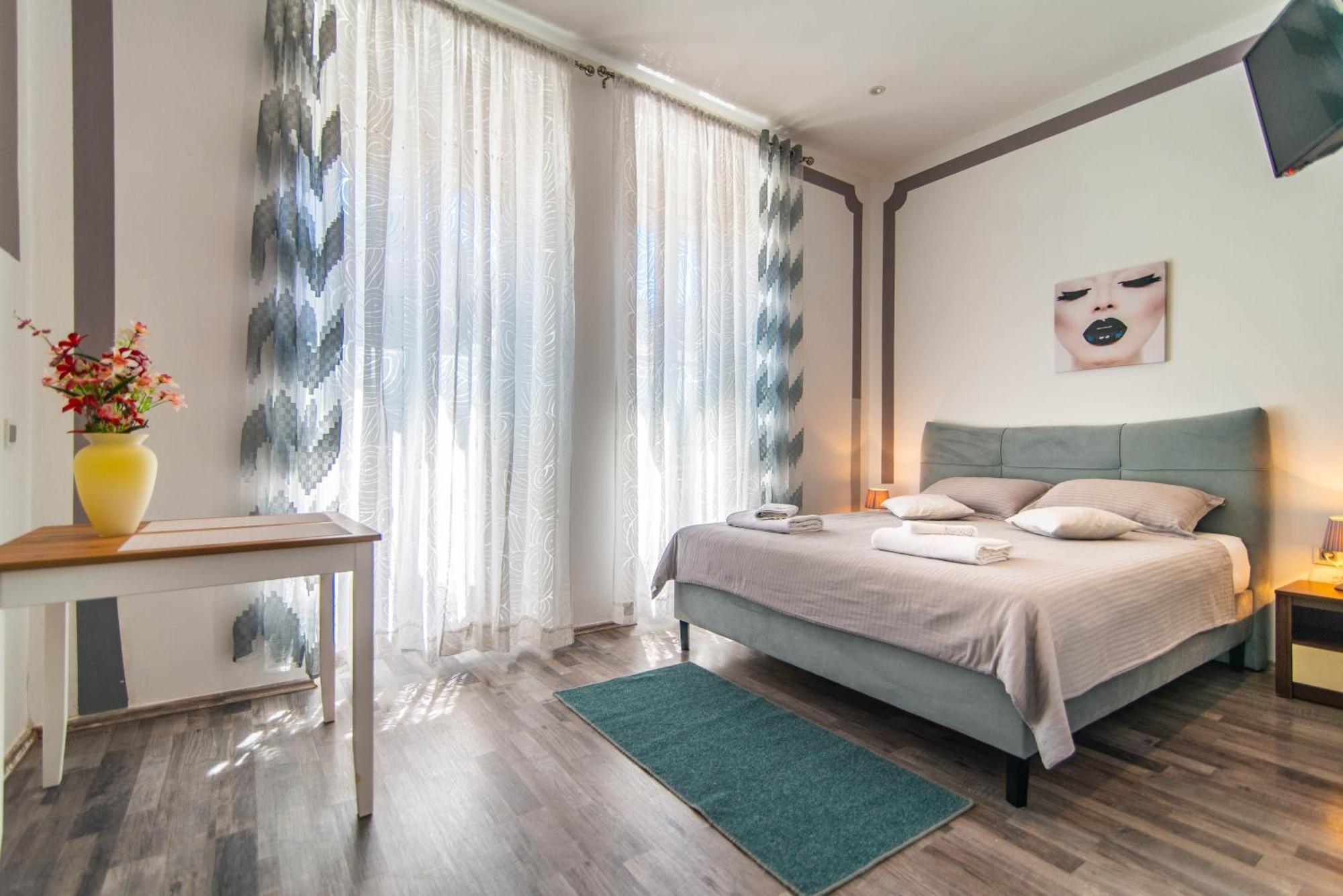 Giovanna Boutique Rooms & Pool PUY Eksteriør bilde