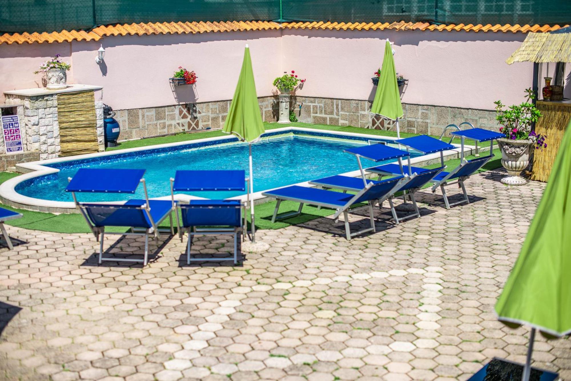 Giovanna Boutique Rooms & Pool PUY Eksteriør bilde